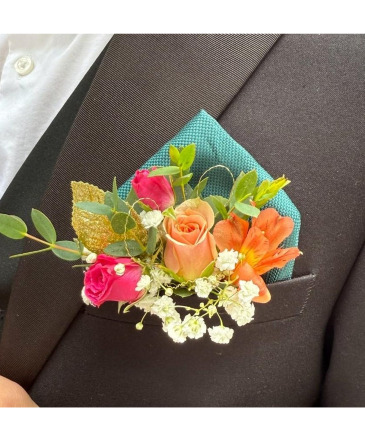 Pocket Square Boutionnieri in Plum, PA | FOREVER GREENE FLOWERS INC.