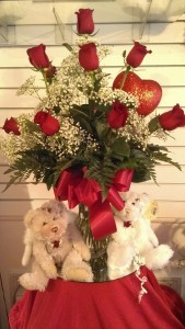     Ponti's Classic Red Roses    Valentines Vase Arrangement w/Giant Heart