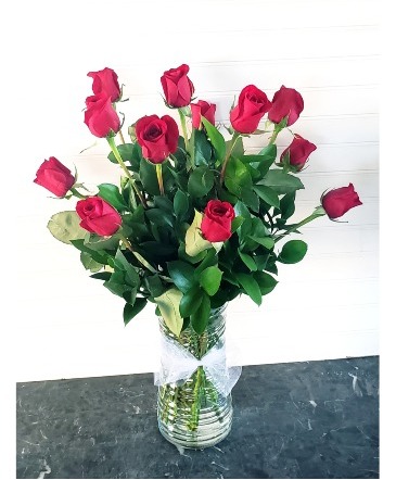 POP'S DEAL ON ROSES EXCLUSIVELY AT MOM & POPS in Oxnard, CA | Mom and Pop Flower Shop