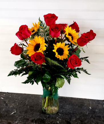 Pop's Rose & Sunflowers Exclusively at Mom & Pops in Ventura, CA | Mom And Pop Flower Shop