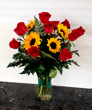 POP'S ROSE & SUNFLOWERS EXCLUSIVELY AT MOM & POPS in Oxnard, CA | Mom and Pop Flower Shop POP'S ROSE & SUNFLOWERS EXCLUSIVELY AT MOM & POPS in Oxnard, CA | Mom and Pop Flower Shop
