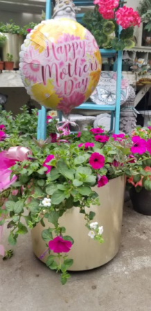 Porch Planter Mothers Day  in Pigeon, MI | HAIST FLOWERS & GIFTS
