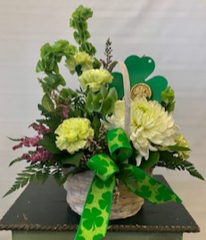 POT O' GOLD FRESH FLORAL ARRANGEMENT