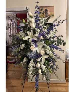 Premium Blue and White Spray Flower Arrangement