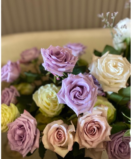 premium dozen mix of roses  