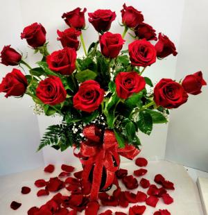 Premium Rose Arrangement With Rose Petals 