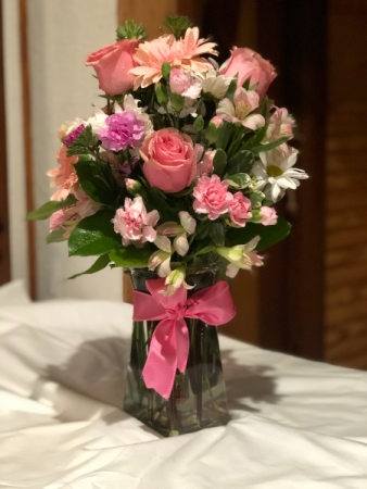 pretty in pink clear vase in San Antonio, TX | Alma Floral Designs