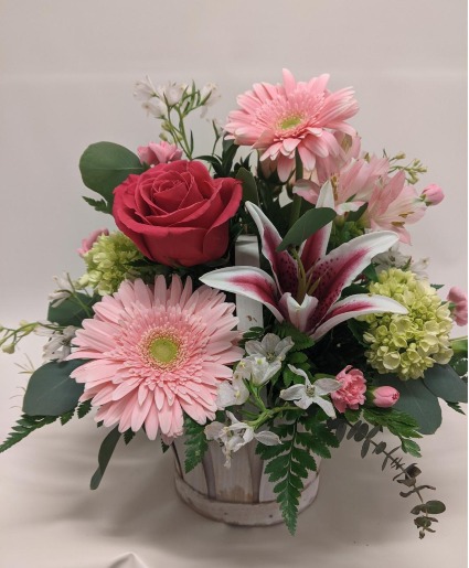 PRETTY PINK GARDEN BASKET Fresh arrangement