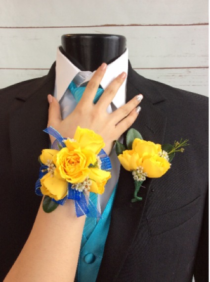 PROM BUNDLE - YELLOW ROSES 