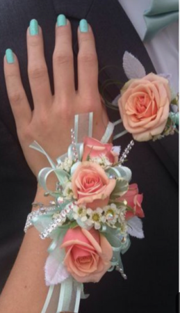 Prom set.   Please indicate color choice.   in Ozone Park, NY | Heavenly Florist