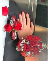 PROM WRIST CORSAGE & BOUTONNIERE Prom