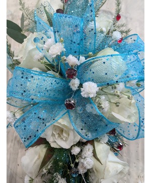 PROM WRIST CORSAGE WITH OPT BOUTINEER PROM WRIST CORSAGE 