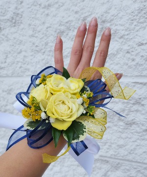 Prom Wristlet Corsage  Call to order!