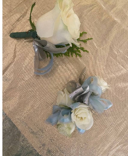 prom/homecoming corsage and boutinere set1 of each