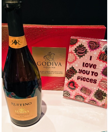 PROSECCO & GODIVA CHOCOLATES 