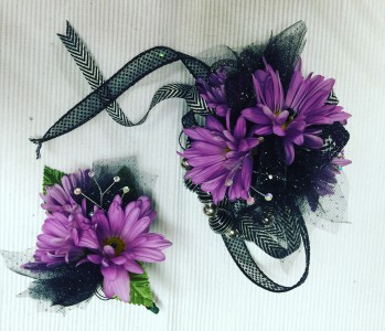 Purple Daisy Wristlet & Bout Prom
