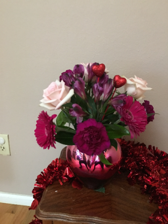 queen of hearts red/pink heart vase