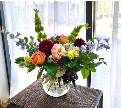Queen's Court Vase Arrangement