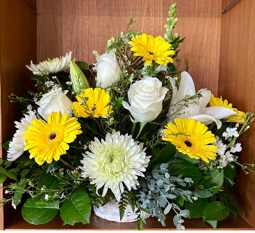 Radiance and Glory fresh flower basket in Lakeside, CA | Finest City Florist Radiance and Glory fresh flower basket in Lakeside, CA | Finest City Florist