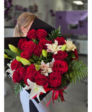 Radiant Elegance Bouquet 4070 