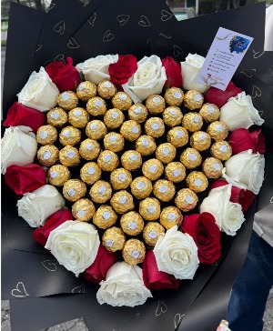 Ramo Buchon Bi-Color with Chocolate Heart Bouquet of Roses Bi-Color