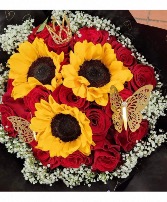 Ramo buchon with sunflowers  Roses and sunflowers 