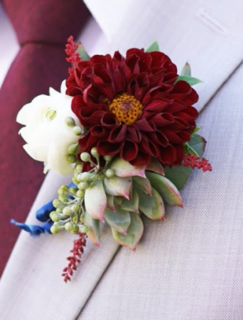 Ranunculus/dahlia/succulant bout