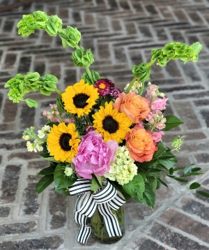 Ray of Sunshine Floral arrangement
