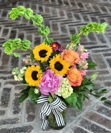 Ray of Sunshine Floral arrangement in Whitehouse, TX | Whitehouse Flowers Ray of Sunshine Floral arrangement in Whitehouse, TX | Whitehouse Flowers