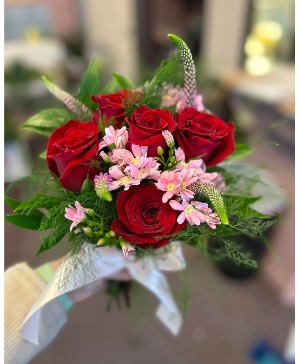 Red and Pink  Handheld Bouquet 