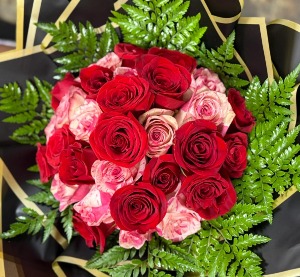 Red and pink wrapped roses (NO BUTTERFLIES) 