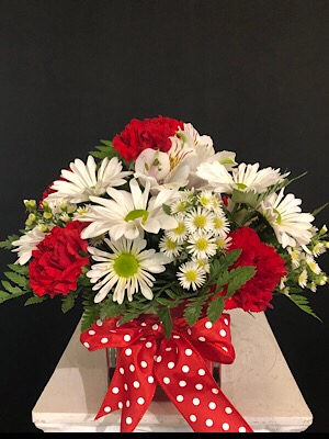 Red and white daisies Cube