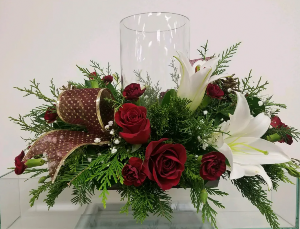 Red and white finesse Christmas arrangement