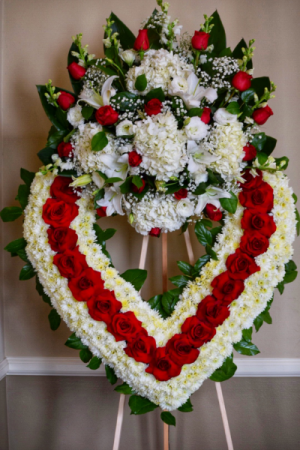 R.I.P RED AND WHITE OPEN HEART W/CLUSTER CENTER STANDING FUNERAL PC ON A 6' STAND