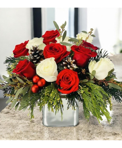 Red and White Roses centerpiece Vase arrangement
