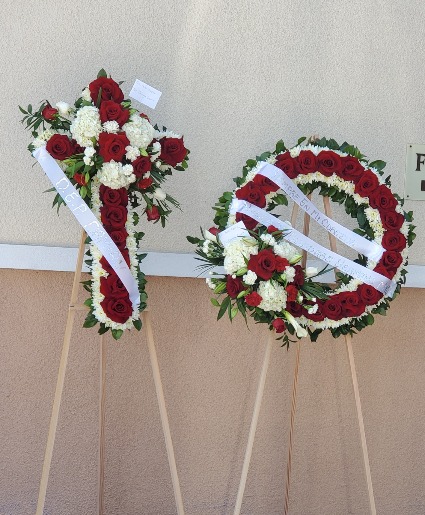 red and white set standing wreath