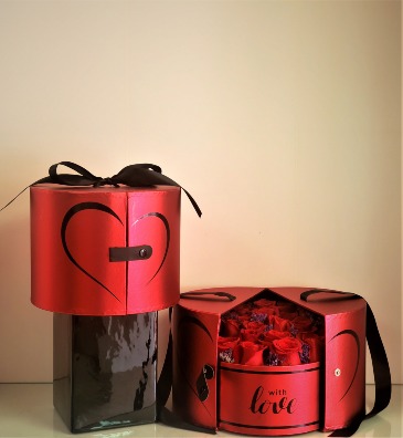 Red Box Surprise Love Arrangement in San Juan, PR | ELIKONIA FLOWERS Red Box Surprise Love Arrangement in San Juan, PR | ELIKONIA FLOWERS