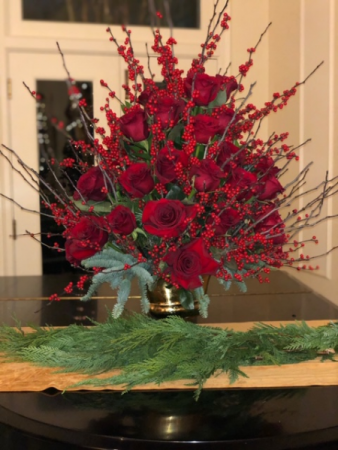 RED CHRISTMAS ARRANGEMENT ELEGANT AND MIXTURE FLOWERS