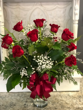 Red Dozen Red roses vased