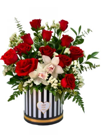 Red Elegance Luxury Flower Arrangement