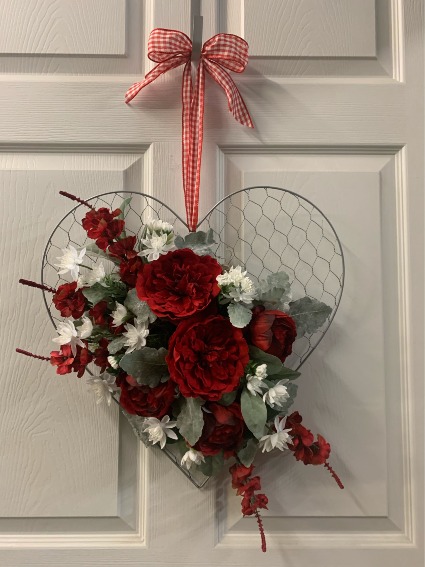 Red flowers on a metal heart Wall Décor