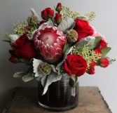RED PASSION ELEGANT MIXTURE OF FLOWERS