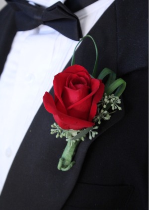 RED ROSE BOUTONNIERE 