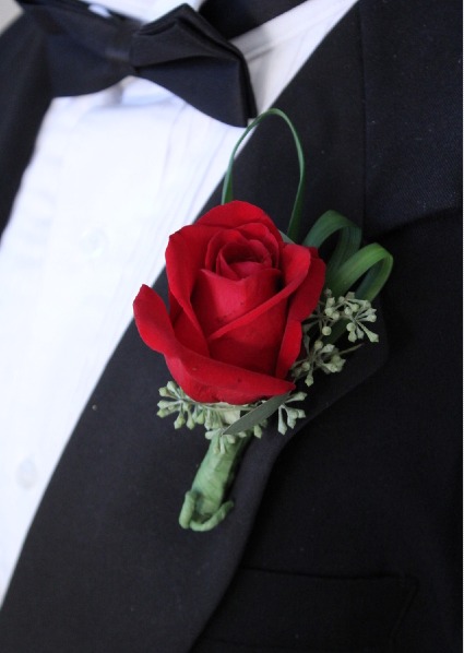 RED ROSE BOUTONNIERE 