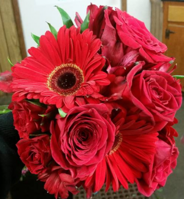 Red Rose & Gerbera Daisy Handtied Bouquet in Plum, PA | FOREVER GREENE FLOWERS INC.