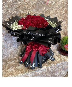 Red Roses Bouquet blackpaper 