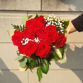 CLASSIC DOZEN RED ROSES Cut flowers - no vase