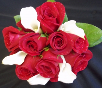 Red Roses & White Callas 