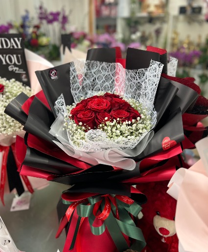 Red Roses Wrap Up Bouquet 