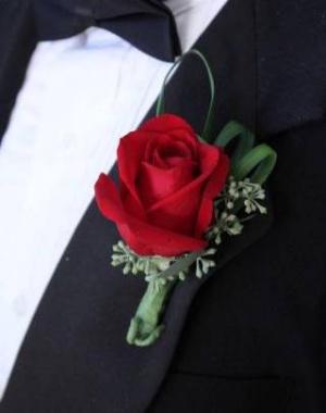 RED ROSE BOUTONNIERE
